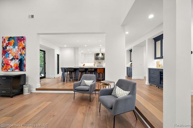 4740 W Wickford, Bloomfield Hills, MI 48302