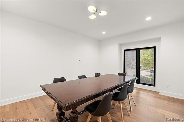 4740 W Wickford, Bloomfield Hills, MI 48302
