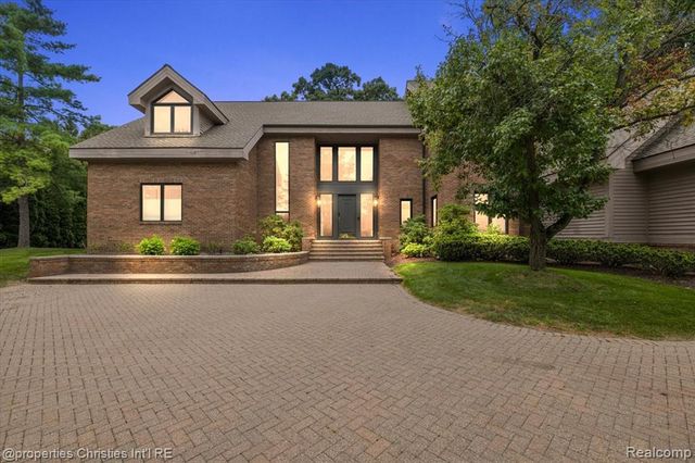 4740 W Wickford, Bloomfield Hills, MI 48302