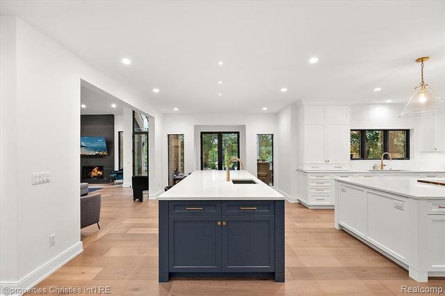 4740 W Wickford, Bloomfield Hills, MI 48302