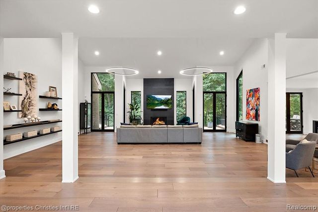 4740 W Wickford, Bloomfield Hills, MI 48302