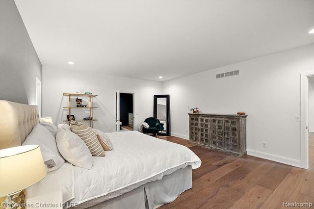 4740 W Wickford, Bloomfield Hills, MI 48302
