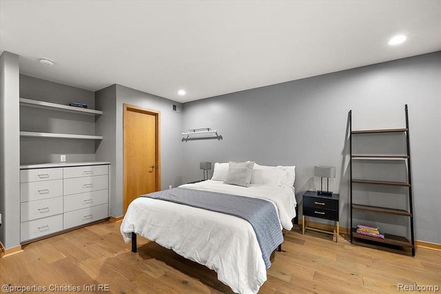 4740 W Wickford, Bloomfield Hills, MI 48302