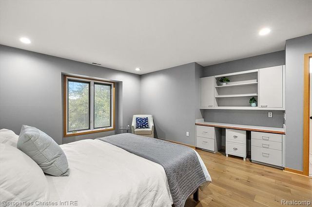 4740 W Wickford, Bloomfield Hills, MI 48302