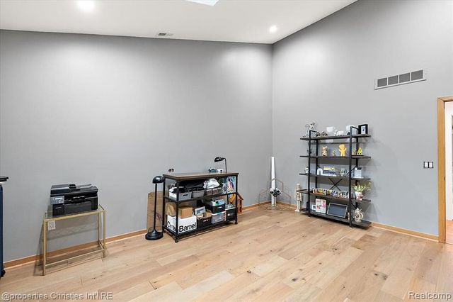 4740 W Wickford, Bloomfield Hills, MI 48302