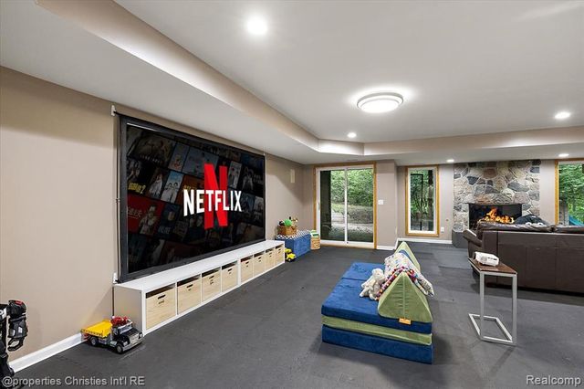 4740 W Wickford, Bloomfield Hills, MI 48302