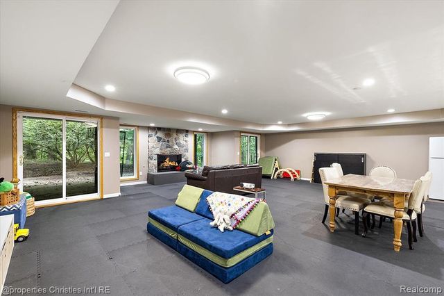 4740 W Wickford, Bloomfield Hills, MI 48302