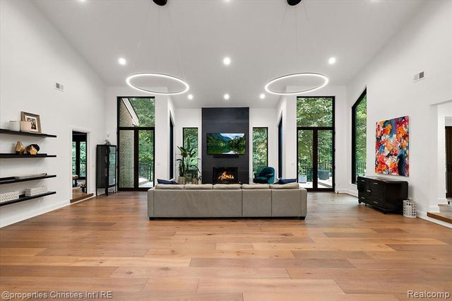 4740 W Wickford, Bloomfield Hills, MI 48302