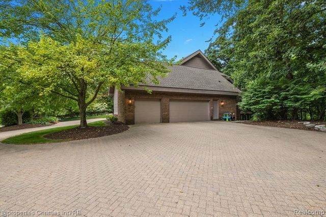 4740 W Wickford, Bloomfield Hills, MI 48302