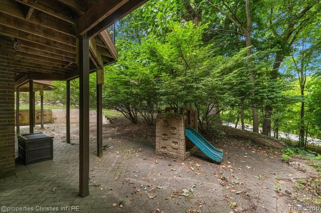 4740 W Wickford, Bloomfield Hills, MI 48302