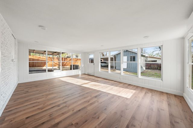 1710 E Tucker Boulevard, Arlington, TX 76010