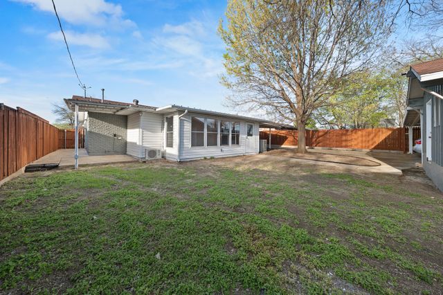 1710 E Tucker Boulevard, Arlington, TX 76010