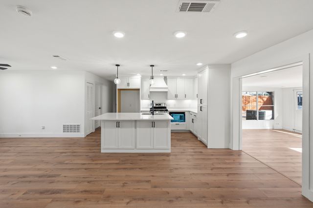 1710 E Tucker Boulevard, Arlington, TX 76010