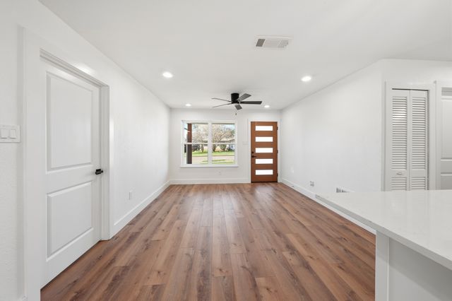 1710 E Tucker Boulevard, Arlington, TX 76010