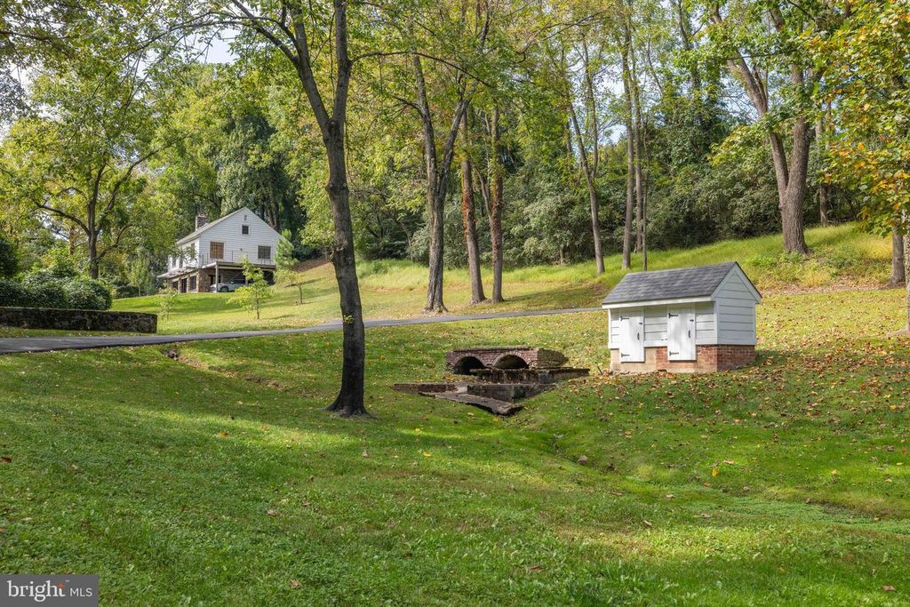 2701 MONTCHANIN RD, Wilmington, DE 19807