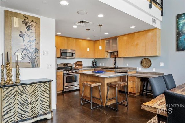 2399 E Riverwalk Dr. B-4, 202, Boise, ID 83706