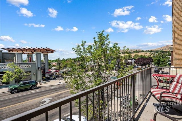 2399 E Riverwalk Dr. B-4, 202, Boise, ID 83706