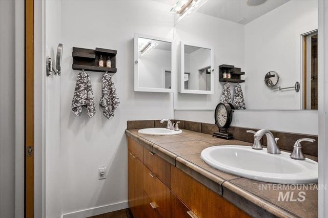 2399 E Riverwalk Dr. B-4, 202, Boise, ID 83706