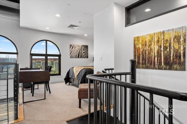 2399 E Riverwalk Dr. B-4, 202, Boise, ID 83706