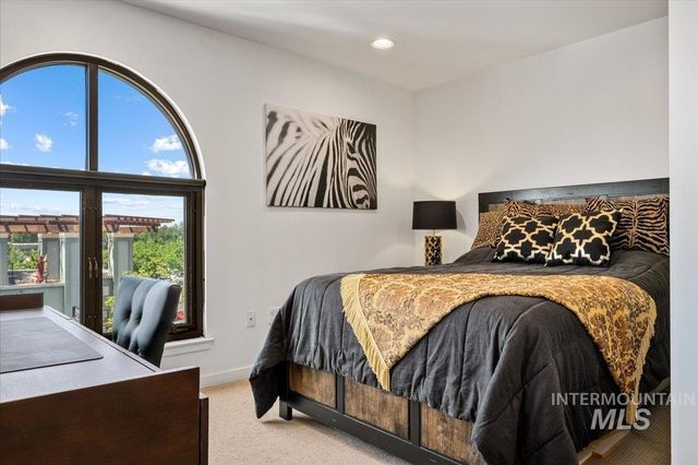 2399 E Riverwalk Dr. B-4, 202, Boise, ID 83706