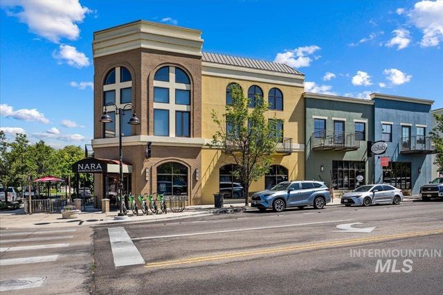 2399 E Riverwalk Dr. B-4, 202, Boise, ID 83706