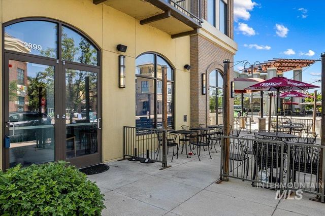 2399 E Riverwalk Dr. B-4, 202, Boise, ID 83706