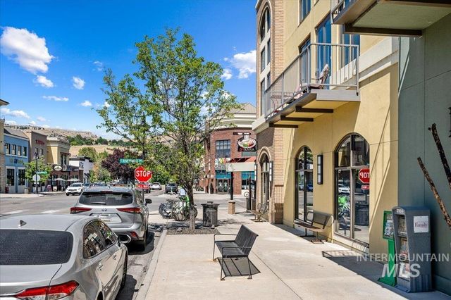 2399 E Riverwalk Dr. B-4, 202, Boise, ID 83706
