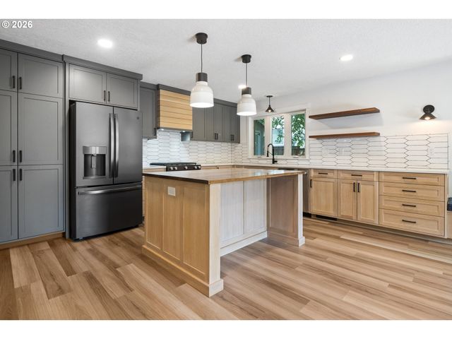 6422 Sw ROUNDTREE Ct, Portland, OR 97219