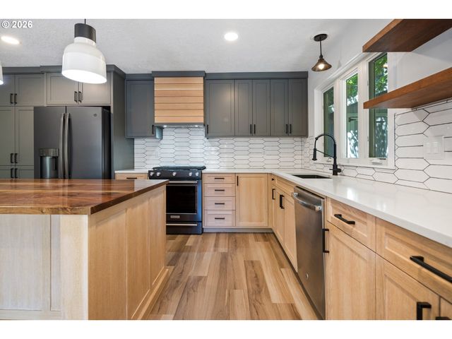 6422 Sw ROUNDTREE Ct, Portland, OR 97219