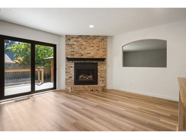 6422 Sw ROUNDTREE Ct, Portland, OR 97219