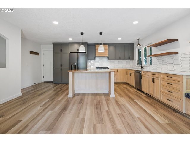 6422 Sw ROUNDTREE Ct, Portland, OR 97219