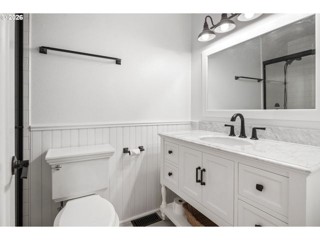6422 Sw ROUNDTREE Ct, Portland, OR 97219
