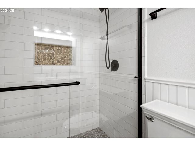 6422 Sw ROUNDTREE Ct, Portland, OR 97219