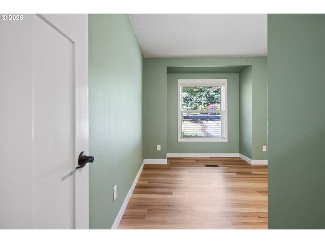 6422 Sw ROUNDTREE Ct, Portland, OR 97219