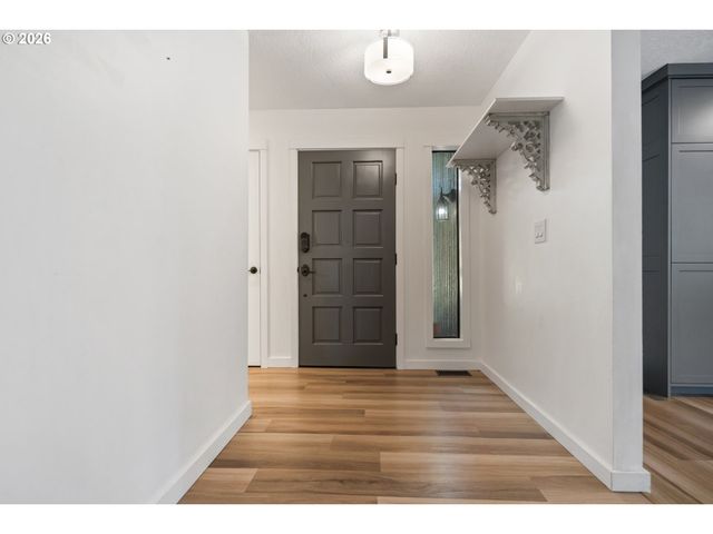 6422 Sw ROUNDTREE Ct, Portland, OR 97219