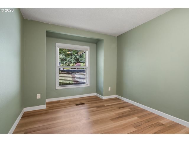 6422 Sw ROUNDTREE Ct, Portland, OR 97219