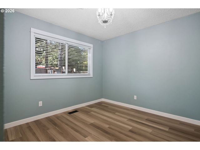 6422 Sw ROUNDTREE Ct, Portland, OR 97219