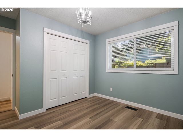 6422 Sw ROUNDTREE Ct, Portland, OR 97219