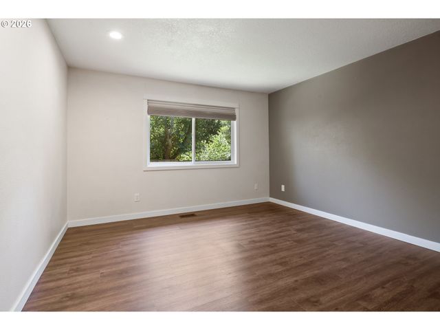 6422 Sw ROUNDTREE Ct, Portland, OR 97219