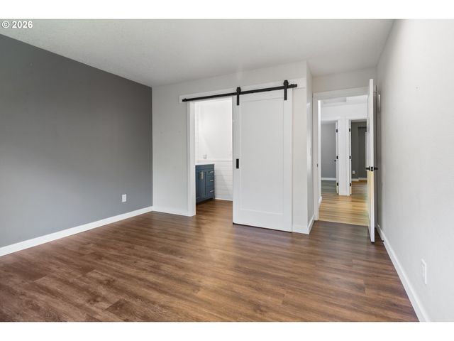 6422 Sw ROUNDTREE Ct, Portland, OR 97219