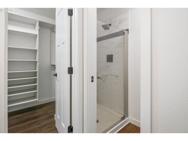 6422 Sw ROUNDTREE Ct, Portland, OR 97219
