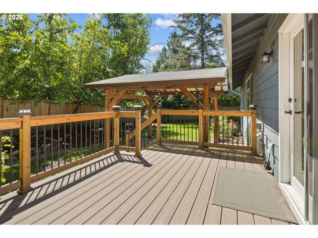 6422 Sw ROUNDTREE Ct, Portland, OR 97219