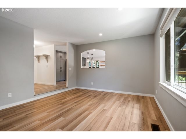 6422 Sw ROUNDTREE Ct, Portland, OR 97219