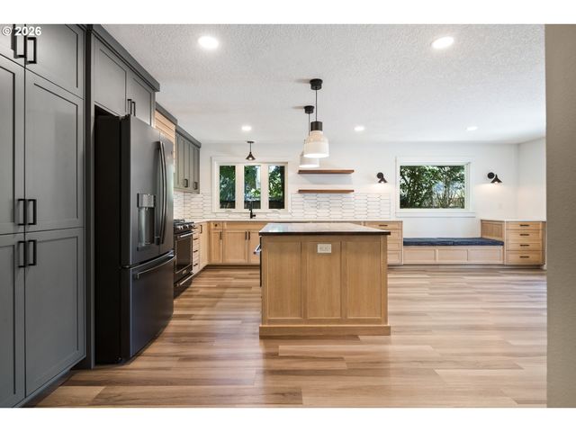 6422 Sw ROUNDTREE Ct, Portland, OR 97219