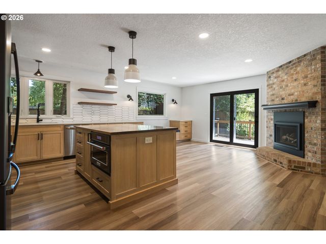 6422 Sw ROUNDTREE Ct, Portland, OR 97219
