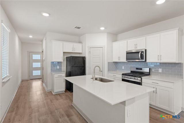 328 Fairfax Avenue, San Marcos, TX 78666