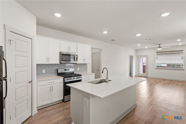 328 Fairfax Avenue, San Marcos, TX 78666