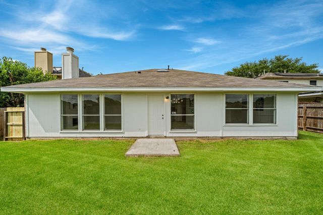 16119 Mission Glen Drive, Houston, TX 77083