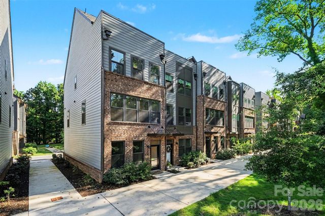 300 Twinflower Lane, Charlotte, NC 28205