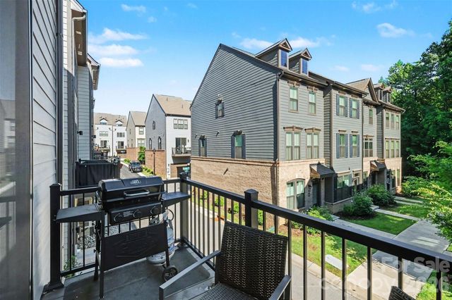 300 Twinflower Lane, Charlotte, NC 28205